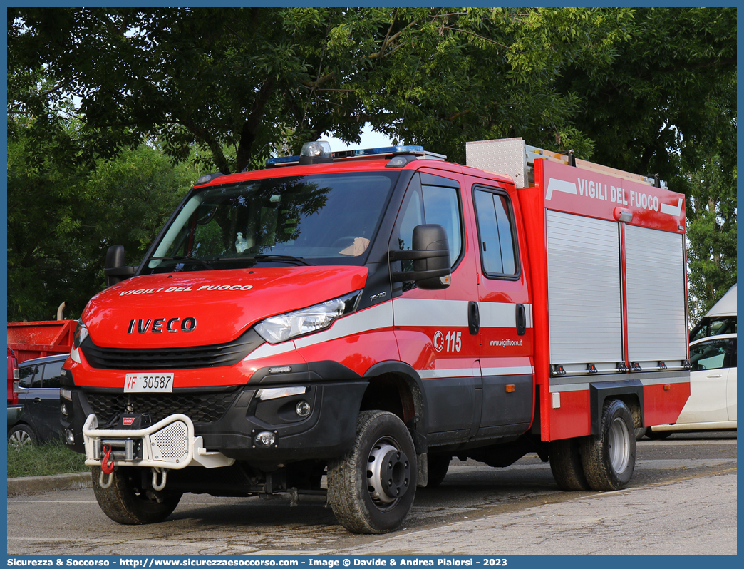 VF 30587
Corpo Nazionale Vigili del Fuoco
Iveco Daily 70-180 VI serie
Allestitore Ciabilli S.r.l.
Parole chiave: Corpo;Nazionale;Vigili del Fuoco;Vigili;Fuoco;Polisoccorso;Iveco;Daily;70-180;Ciabilli