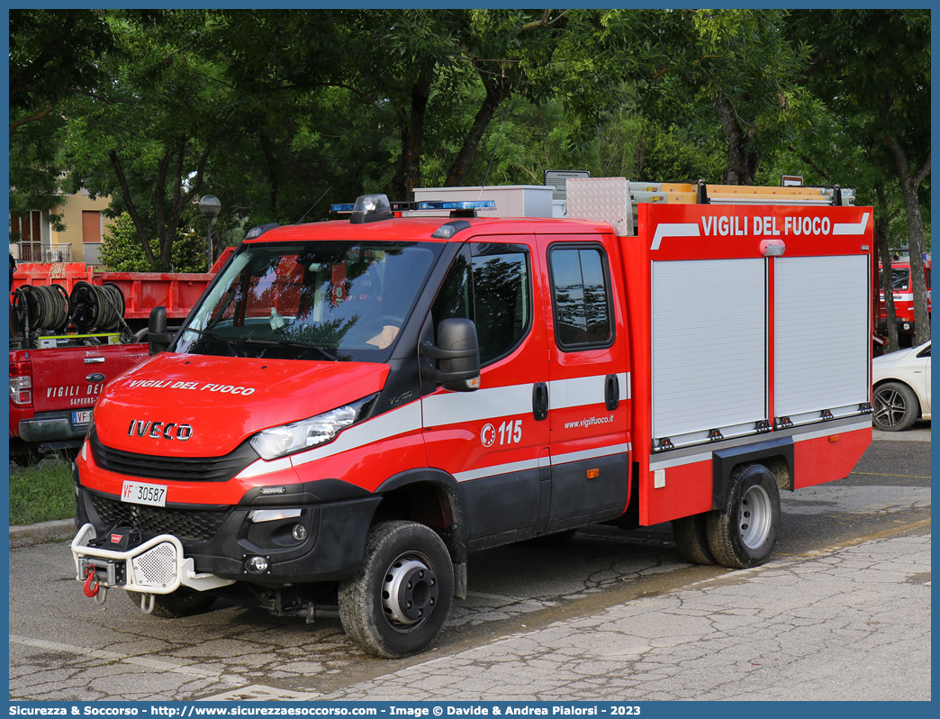 VF 30587
Corpo Nazionale Vigili del Fuoco
Iveco Daily 70-180 VI serie
Allestitore Ciabilli S.r.l.
Parole chiave: Corpo;Nazionale;Vigili del Fuoco;Vigili;Fuoco;Polisoccorso;Iveco;Daily;70-180;Ciabilli