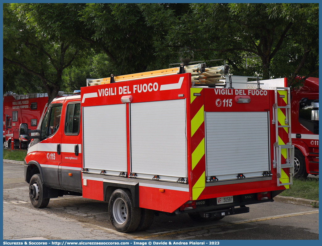 VF 30587
Corpo Nazionale Vigili del Fuoco
Iveco Daily 70-180 VI serie
Allestitore Ciabilli S.r.l.
Parole chiave: Corpo;Nazionale;Vigili del Fuoco;Vigili;Fuoco;Polisoccorso;Iveco;Daily;70-180;Ciabilli