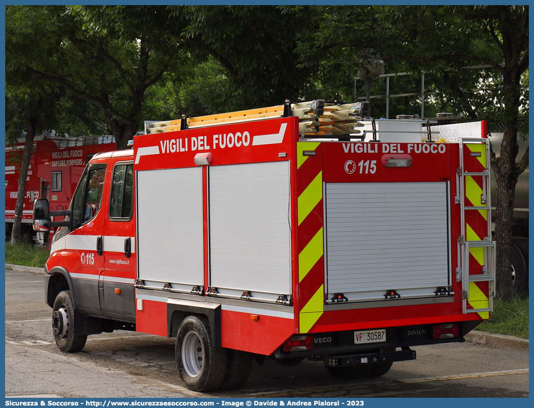 VF 30587
Corpo Nazionale Vigili del Fuoco
Iveco Daily 70-180 VI serie
Allestitore Ciabilli S.r.l.
Parole chiave: Corpo;Nazionale;Vigili del Fuoco;Vigili;Fuoco;Polisoccorso;Iveco;Daily;70-180;Ciabilli