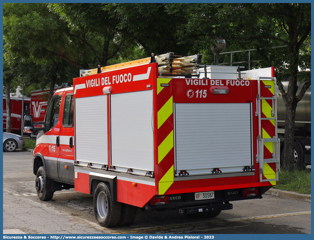 VF 30587
Corpo Nazionale Vigili del Fuoco
Iveco Daily 70-180 VI serie
Allestitore Ciabilli S.r.l.
Parole chiave: Corpo;Nazionale;Vigili del Fuoco;Vigili;Fuoco;Polisoccorso;Iveco;Daily;70-180;Ciabilli