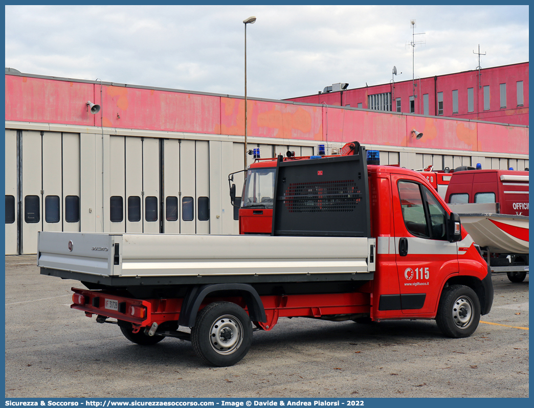 VF 31728
Corpo Nazionale Vigili del Fuoco
Fiat Ducato III serie II restyling
Allestitore Focaccia Group S.r.l.
Parole chiave: VF;V.F.;VVF;V.V.F.;Corpo;Nazionale;Vigili del Fuoco;Vigili;Fuoco;Autocarro;Autofurgone;Fiat;Ducato;Focaccia