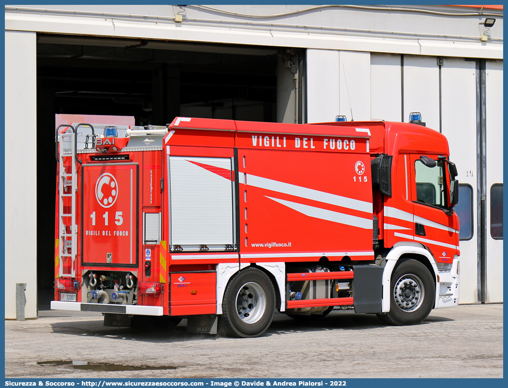 VF 32003
Corpo Nazionale Vigili del Fuoco
Scania P370
Allestitore BAI S.r.l.
Parole chiave: VVF;V.V.F.;Corpo;Nazionale;Vigili;del;Fuoco;ABP;A.B.P.;AutoBottePompa;AutoBotte;Scania;P370