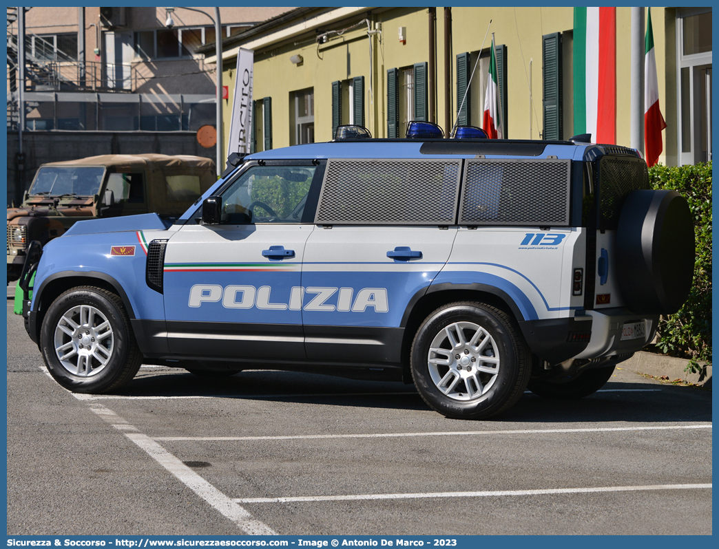 Polizia M9348
Polizia di Stato
Reparto Mobile
Land Rover New Defender 110 II serie
Allestitore Elevox S.r.l.
Parole chiave: PS;P.S.;Polizia;Polizia di Stato;Reparto Mobile;Land Rover;Defender;110;Elevox