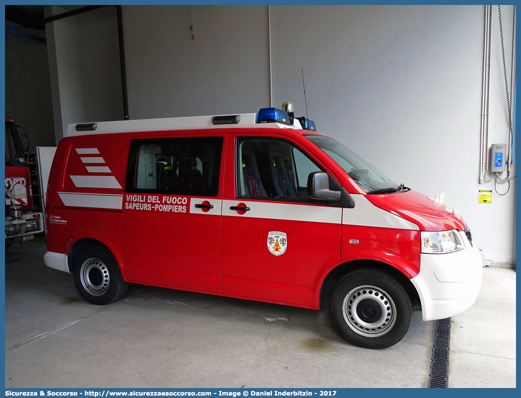 VF 26101
Vigili del Fuoco
Regione Autonoma Valle d'Aosta
Volkswagen Transporter T5
Allestitore Kofler Fahrzeugbau S.n.c.
Parole chiave: VF;V.F.;Vigili;Fuoco;Regione;Autonoma;Valle;Aosta;Volkswagen;Transporter;T5;T 5;Kofler Fahrzeugbau