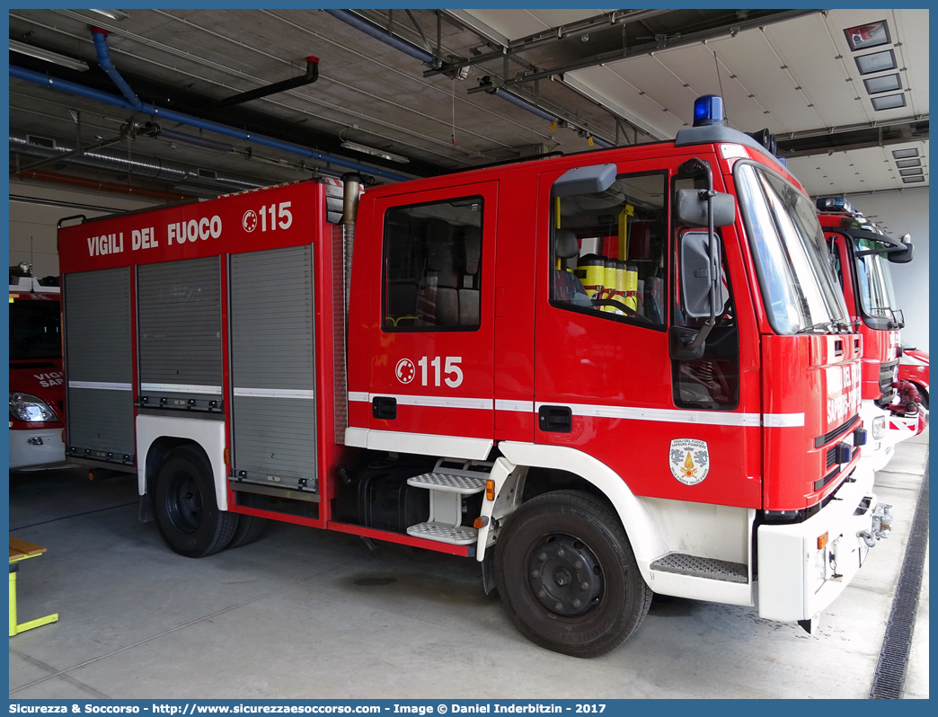 VF 19880
Vigili del Fuoco
Regione Autonoma Valle d'Aosta
Iveco Magirus EuroFire 100E21 I serie
(variante)
Parole chiave: VF;V.F.;Vigili;Fuoco;Regione;Autonoma;Valle;Aosta;Iveco;Magirus;EuroFire;100E21 I serie