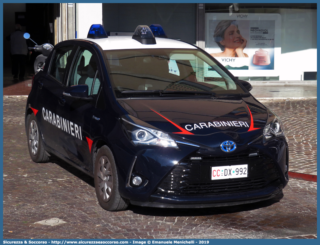 CC DX992
Arma dei Carabinieri
Toyota Yaris Hybrid IV serie
Allestitore Focaccia Group S.r.l.
Parole chiave: CC;C.C.;Arma;dei;Carabinieri;Toyota;Yaris;Focaccia