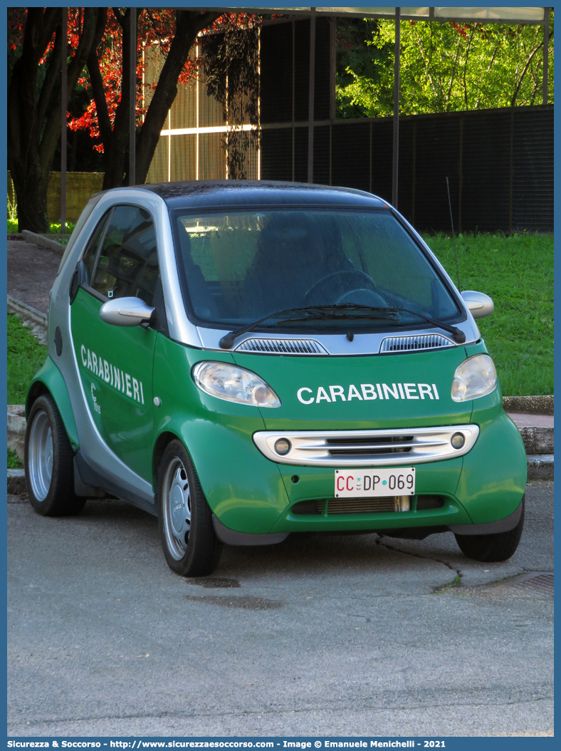 CC DP069
Arma dei Carabinieri
Comando Unità per la Tutela Forestale, 
Ambientale e Agroalimentare
Smart ForTwo I serie
Parole chiave: CC;C.C.;Arma;dei;Carabinieri;Comando;Unità;per;la;Tutela;Forestale;Ambientale;Agroalimentare;Smart;ForTwo