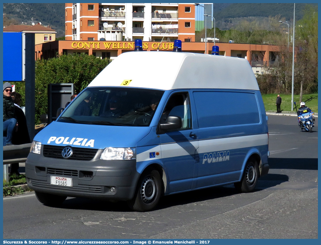 Polizia F5585
Polizia di Stato
Polizia Stradale
Volkswagen Transporter T5
Allestitore Everlux
(variante)
Parole chiave: Polizia;Stato;Polizia di Stato;Stradale;Volkswagen;Transporter;T5;Everlux;F5585;F 5585