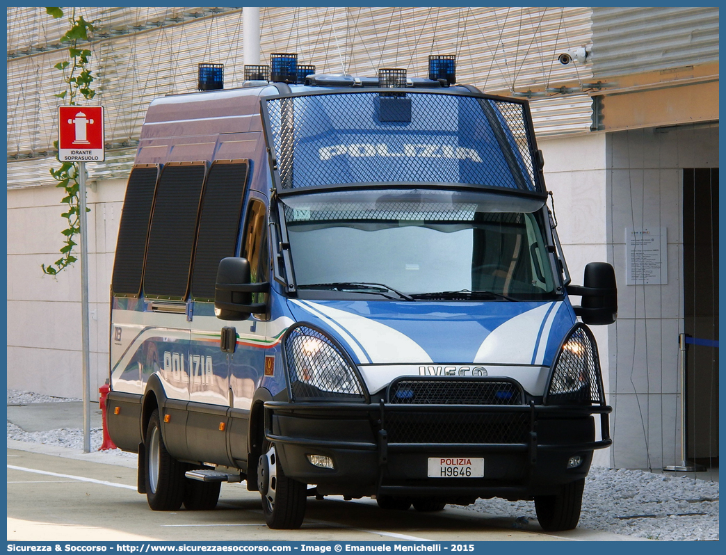 Polizia H9646
Polizia di Stato
Reparto Mobile
Iveco Daily 50C17 V serie
Allestitore Sperotto S.p.A.
Parole chiave: PS;P.S.;Polizia;Polizia di Stato;Reparto Mobile;Ordine Pubblico;Iveco;Daily;Sperotto