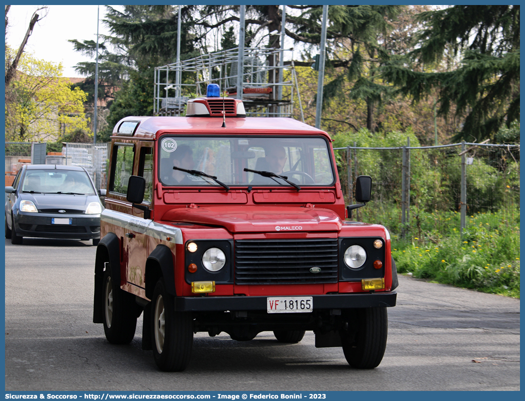 VF 18165
Corpo Nazionale Vigili del Fuoco
Land Rover Defender 90
(variante)
Parole chiave: VVF;V.V.F.;Corpo;Nazionale;Vigili;del;Fuoco;Land Rover;Defender;90