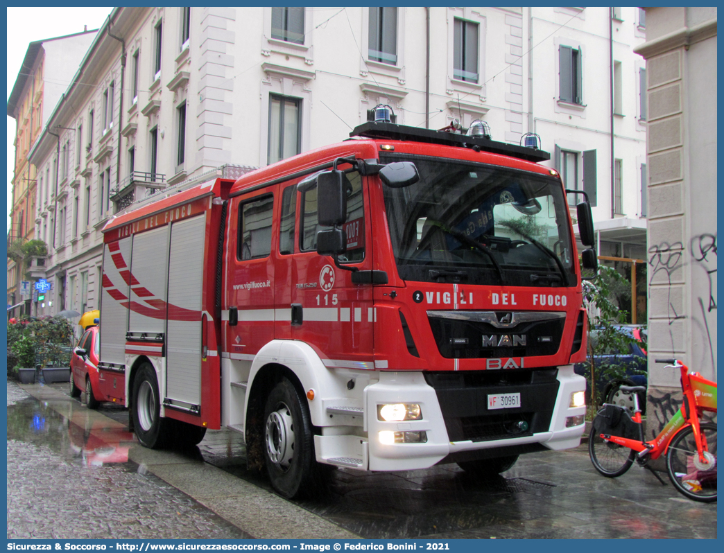 Vf 30961
Corpo Nazionale Vigili del Fuoco
MAN TGM 15.250 II serie
Allestitore BAI S.r.l.
Parole chiave: VVF;V.V.F.;Corpo;Nazionale;Vigili;del;Fuoco;AutoPompaSerbatoio;APS;A.P.S.;AutoPompa;Man;TGM;15.250;BAI