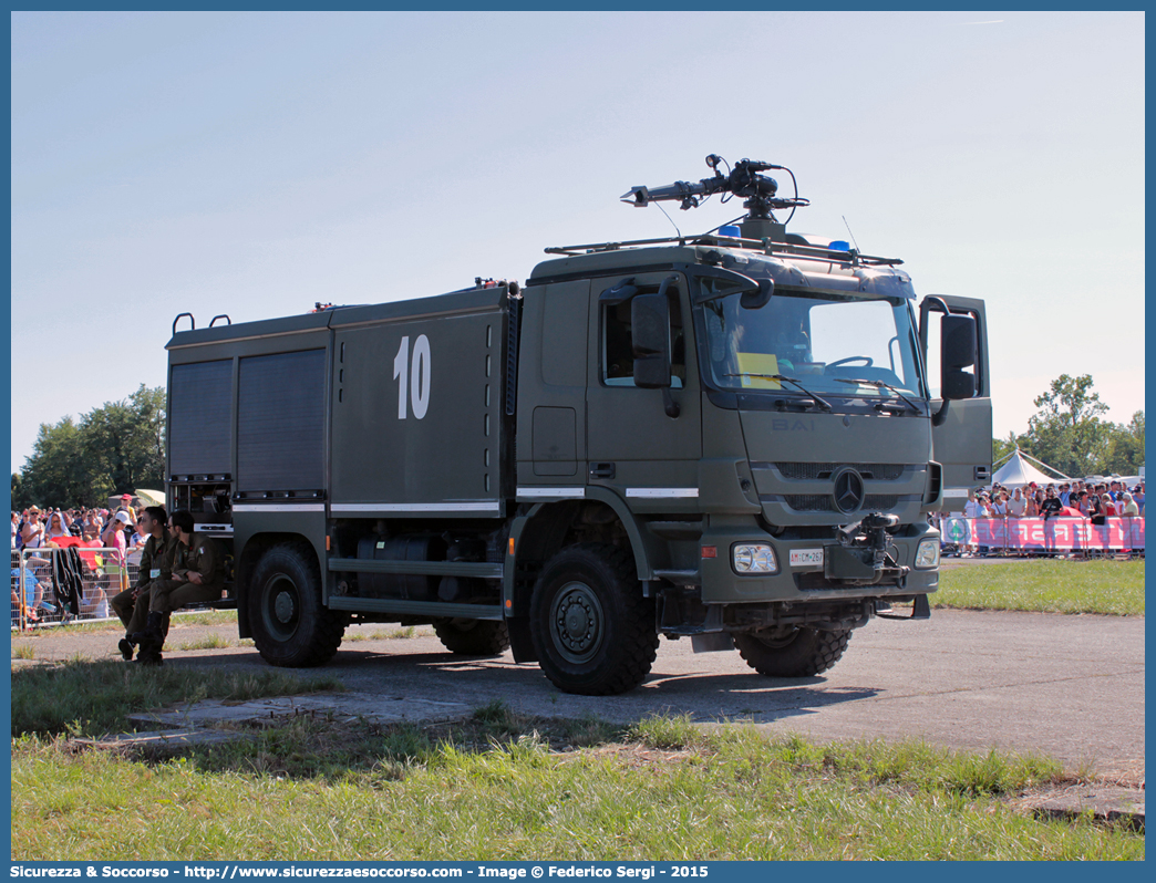 AM CM267
Aeronautica Militare Italiana
Servizio Antincendio
Mercedes Benz Actros 1844 4x4 III serie
Parole chiave: AM;AMI;Aeronautica Militare Italiana;Servizio Antincendio;Mercedes;Benz;Actros;1844;4x4