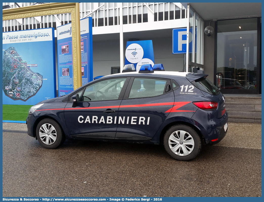 CC DJ728
Arma dei Carabinieri
Renault Clio VI serie
Allestitore Focaccia Group S.r.l.
Parole chiave: CC;C.C.;Arma;dei;Carabinieri;Nucleo;Radiomobile;Radio;Mobile;Pattuglia;Pattuglie;Mobile;Mobili;di;Zona;Focaccia;Renault;Clio