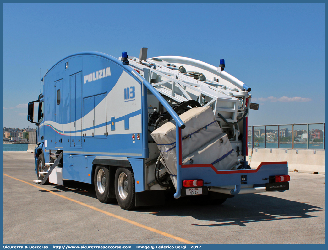 Polizia M0142
Polizia di Stato
Polizia di Frontiera
Mercedes Benz Antos
Allestitore Rapiscan Systems Ltd
Parole chiave: Polizia;di;Stato;PS;P.S.;Frontiera;Mercedes Benz;Antos;Rapiscan Systems;Eagle;M60;M;60