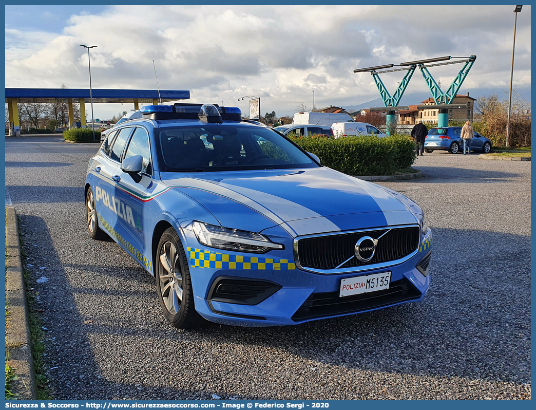 Polizia M5135
Polizia di Stato
Polizia Stradale
Autovie Venete S.p.A.
Volvo V60 II serie
Allestitore Focaccia Group S.r.l.
Parole chiave: Polizia di Stato;Polizia Stradale;Autovie Venete S.p.A.;Autovie;Volvo;V60;Focaccia