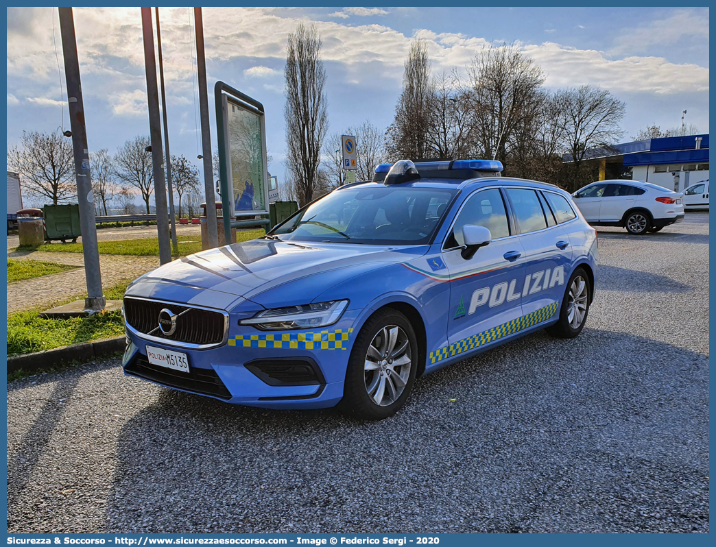 Polizia M5135
Polizia di Stato
Polizia Stradale
Autovie Venete S.p.A.
Volvo V60 II serie
Allestitore Focaccia Group S.r.l.
Parole chiave: Polizia di Stato;Polizia Stradale;Autovie Venete S.p.A.;Autovie;Volvo;V60;Focaccia