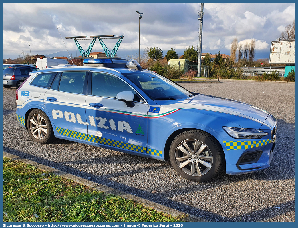 Polizia M5135
Polizia di Stato
Polizia Stradale
Autovie Venete S.p.A.
Volvo V60 II serie
Allestitore Focaccia Group S.r.l.
Parole chiave: Polizia di Stato;Polizia Stradale;Autovie Venete S.p.A.;Autovie;Volvo;V60;Focaccia