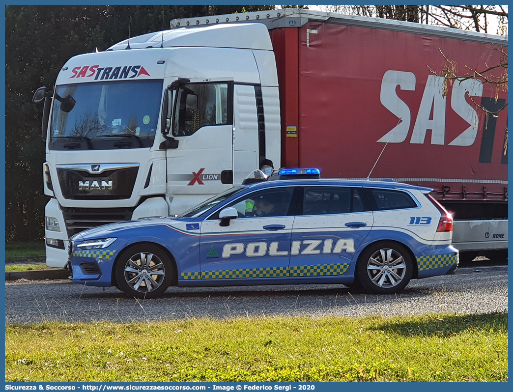 Polizia M5135
Polizia di Stato
Polizia Stradale
Autovie Venete S.p.A.
Volvo V60 II serie
Allestitore Focaccia Group S.r.l.
Parole chiave: Polizia di Stato;Polizia Stradale;Autovie Venete S.p.A.;Autovie;Volvo;V60;Focaccia