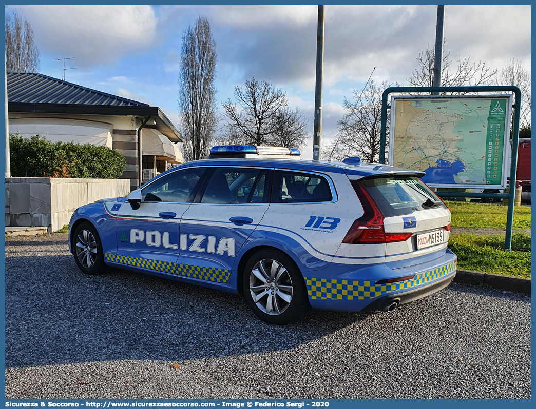 Polizia M5135
Polizia di Stato
Polizia Stradale
Autovie Venete S.p.A.
Volvo V60 II serie
Allestitore Focaccia Group S.r.l.
Parole chiave: Polizia di Stato;Polizia Stradale;Autovie Venete S.p.A.;Autovie;Volvo;V60;Focaccia