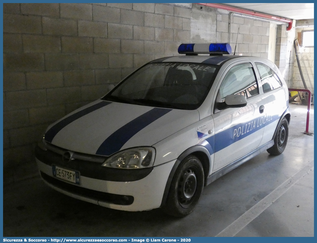 -
Polizia Locale
Unione Comuni Valle Impero e Maro
Opel Corsa III serie
Parole chiave: Polizia;Locale;Municipale;Unione;Valle Impero e Maro;Opel;Corsa