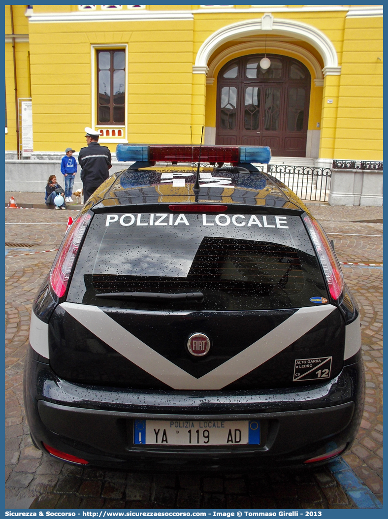 Polizia Locale YA119AD
Polizia Locale
Corpo Intercomunale
Alto Garda e Ledro
Fiat Punto Evo
Allestitore Bertazzoni S.r.l.
Parole chiave: Polizia;Locale;Municipale;Alto Garda;Ledro;Riva del Garda;Arco;Drena;Dro;Nago;Torbole;Tenno;Fiat;Punto Evo;YA119AD;YA 119 AD;Bertazzoni