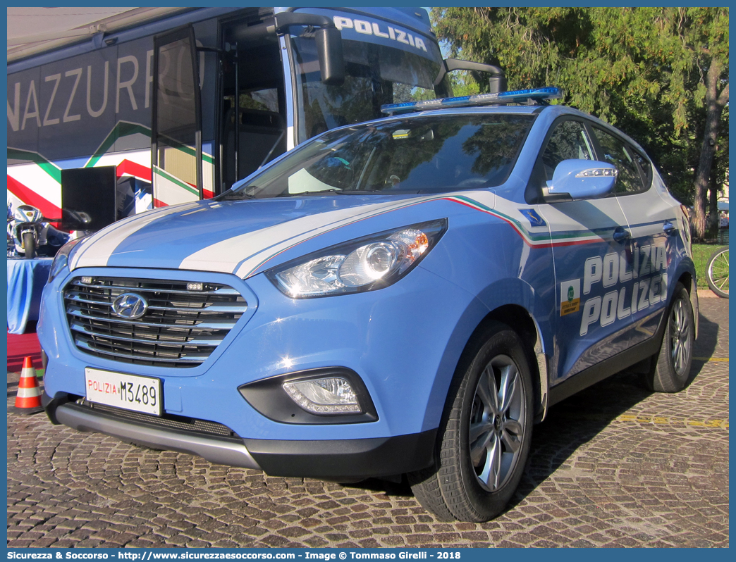 Polizia M3489
Polizia di Stato
Polizia Stradale
Autostrada del Brennero S.p.A.
Hyundai IX35 I serie restyling
Parole chiave: PS;P.S.;Polizia;di;Stato;Stradale;Autostradale;Autostrada;del;Brennero;Brennerautobahn;Hyundai;IX35;IX 35