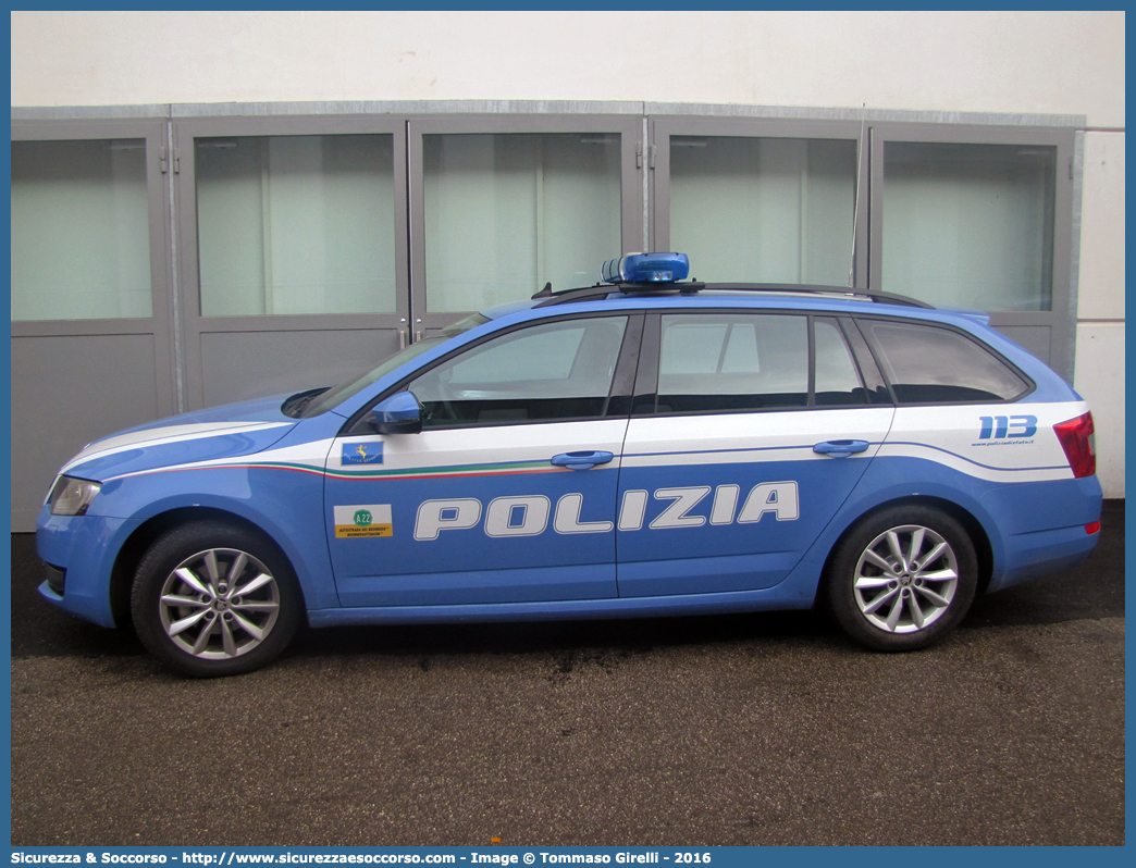 Polizia H9658
Polizia di Stato
Polizia Stradale
Autostrada del Brennero S.p.A.
Skoda Octavia Wagon 4x4 IV serie
Allestitore Bertazzoni S.r.l.
Parole chiave: PS;P.S.;Polizia;di;Stato;Stradale;Autostradale;Autostrada;del;Brennero;Brennerautobahn;Skoda;Octavia;Wagon;Station;SW;S.W.;4x4;Bertazzoni