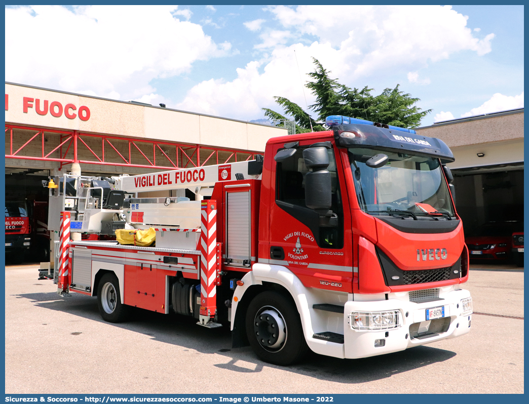 VF 8V3TN
Corpo Vigili del Fuoco Volontari Riva del Garda
Iveco EuroCargo 120-220 IV serie
Allestitore Cela S.r.l.
Parole chiave: VF;V.F.;Vigili del Fuoco;Vigili;Fuoco;Volontari;Riva del Garda;Iveco;EuroCargo;120-220;Cela