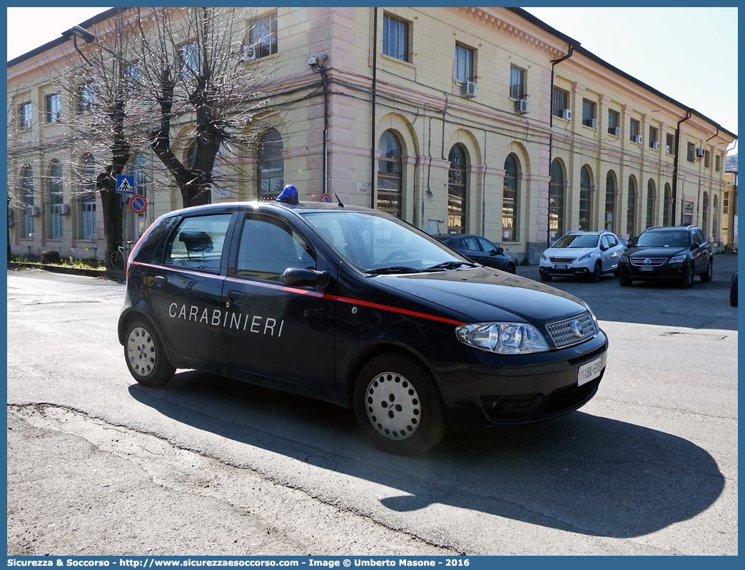 MM BK593
Arma dei Carabinieri
Reparto Carabinieri presso
la Marina Militare
Fiat Punto Classic
Parole chiave: Arma dei Carabinieri;Arma;Carabinieri;Reparto;Marina;Militare;Fiat;Punto;MM