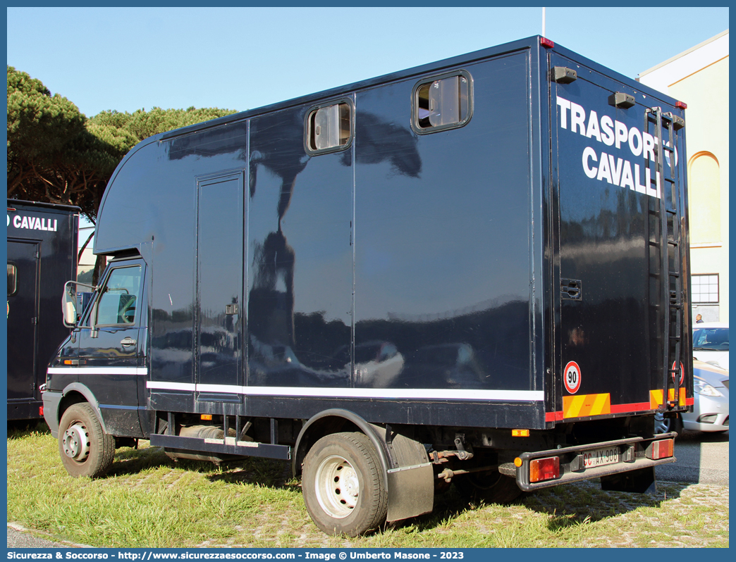 CC AX908
Arma dei Carabinieri
4° Reggimento Carabinieri a Cavallo
Iveco Daily 49-12 II serie
Allestitore Valli S.r.l.
Parole chiave: CC;C.C.;Arma;dei;Carabinieri;Reggimento;Cavallo;Iveco;Daily;49-12;49.12;Trasporto;Cavalli;Valli