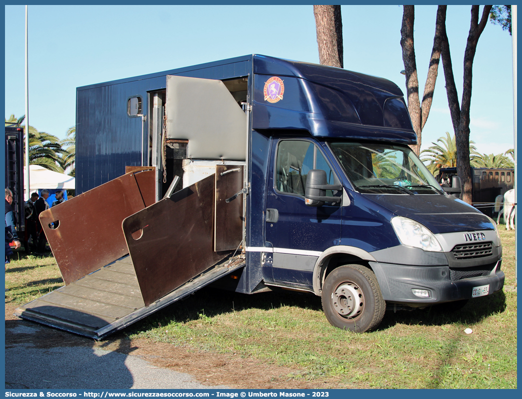 CC DI534
Arma dei Carabinieri
4° Reggimento Carabinieri a Cavallo
Iveco Daily V serie
Parole chiave: CC;C.C.;Arma;dei;Carabinieri;Reggimento;Cavallo;Iveco;Daily;Trasporto;Cavalli