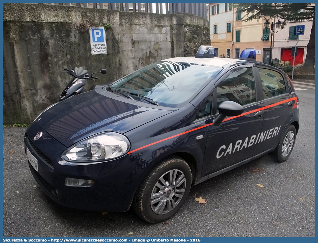 CC DI692
Arma dei Carabinieri
Fiat Punto IV serie
(I fornitura)
Parole chiave: CC;C.C.;Arma;Carabinieri;Fiat;Punto