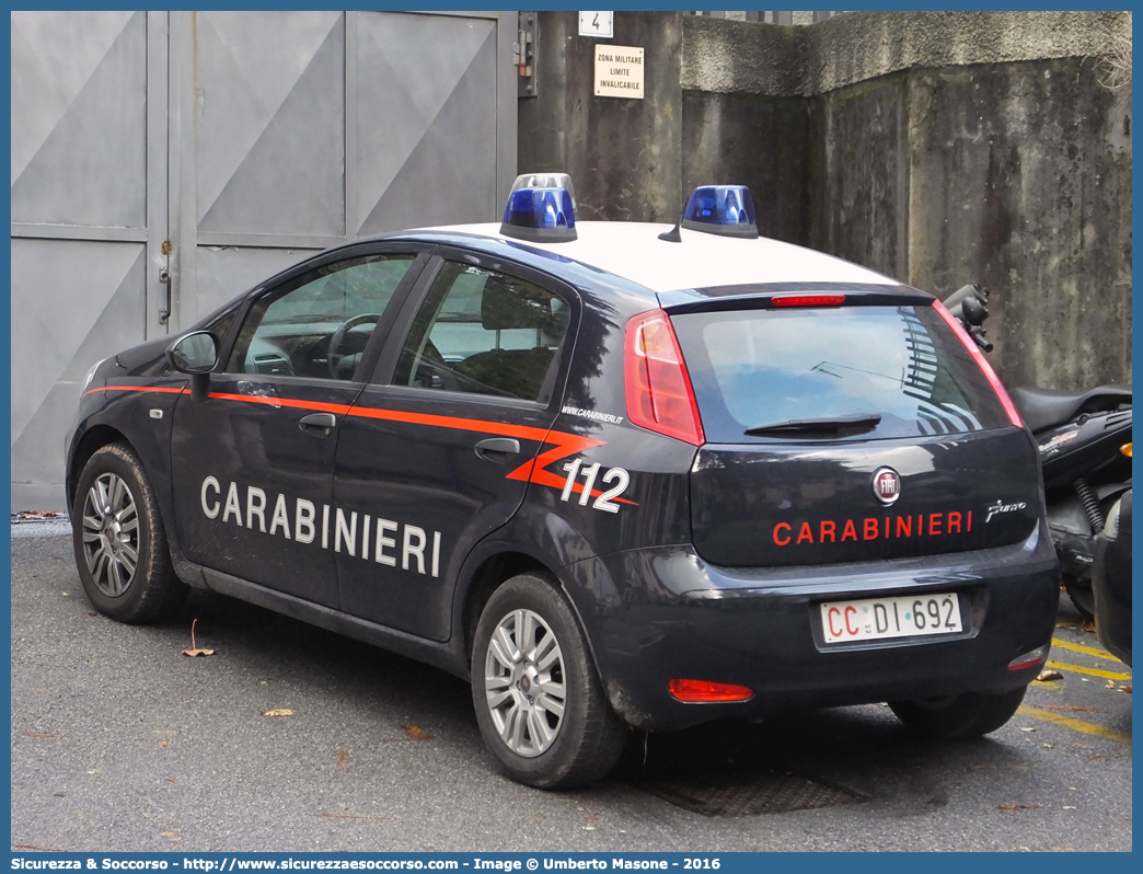 CC DI692
Arma dei Carabinieri
Fiat Punto IV serie
(I fornitura)
Parole chiave: CC;C.C.;Arma;Carabinieri;Fiat;Punto