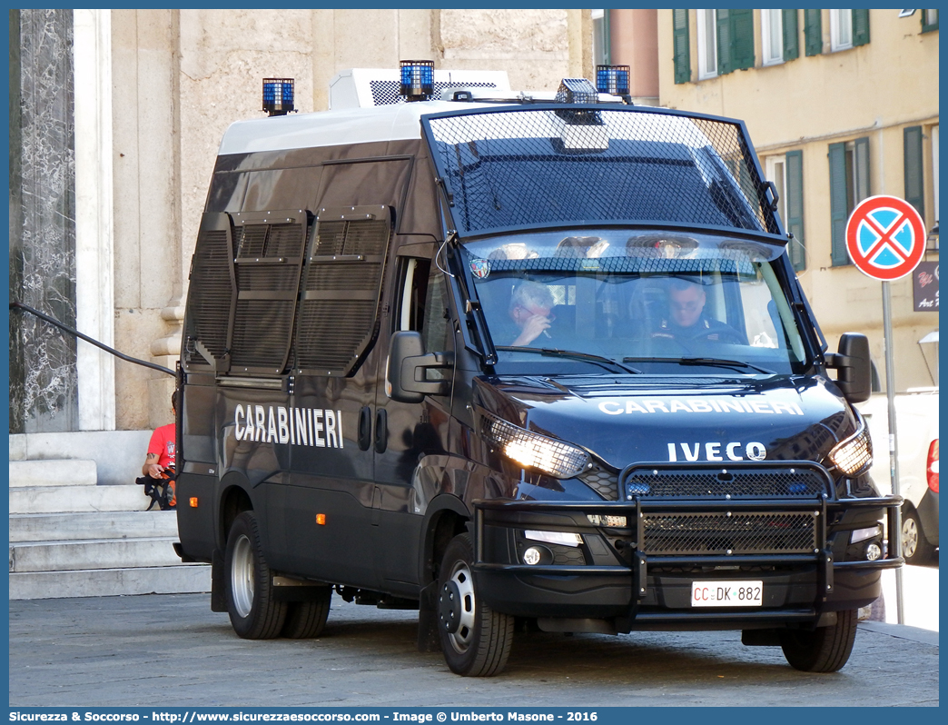 CC DK882
Arma dei Carabinieri
Battaglioni Mobili
Iveco Daily 50C17 VI serie
Allestitore Sperotto S.p.A.
(II fornitura)
Parole chiave: CC;C.C.;Arma;Carabinieri;Battaglioni Mobili;Battaglione Mobile;Iveco;Daily;50C17;Blindato;Ordine Pubblico;Sperotto