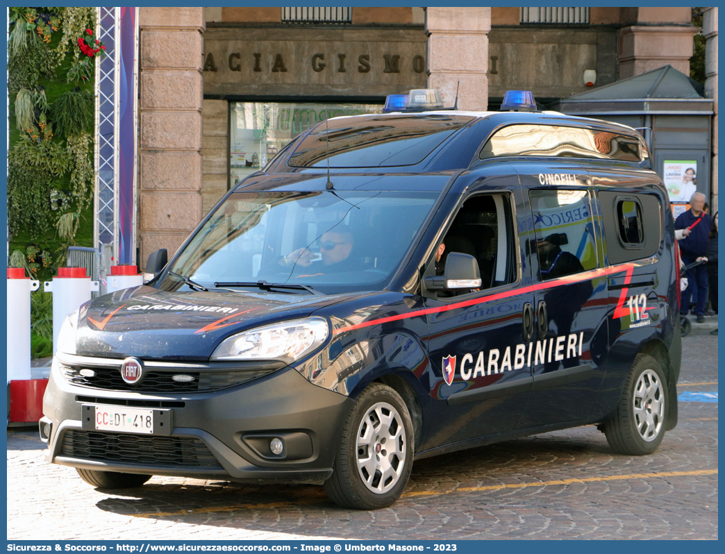 CC DT418
Arma dei Carabinieri
Centro e Nuclei Cinofili
Fiat Doblò II serie restyling
Allestitore Elevox S.r.l.
(II fornitura)
Parole chiave: CC;C.C.;Arma;Carabinieri;Centro;Nuclei;Nucleo;Cinofili;Fiat;Doblò;Elevox