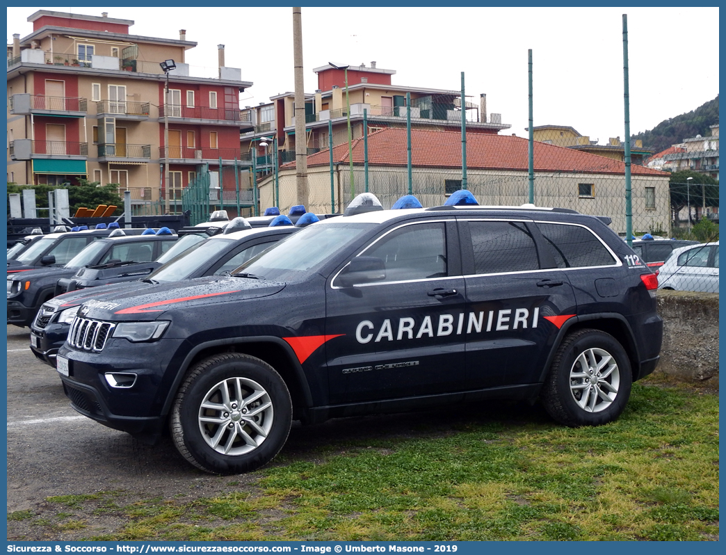 CC DX264
Arma dei Carabinieri
Aliquota di Primo Intervento
Jeep Grand Cherokee V serie
Allestitore Repetti S.r.l.
Parole chiave: CC;C.C.;Arma;dei;Carabinieri;Nucleo;Radiomobile;Jeep;Grand;Cherokee;API;A.P.I.;Aliquota;Primo;Intervento;Repetti