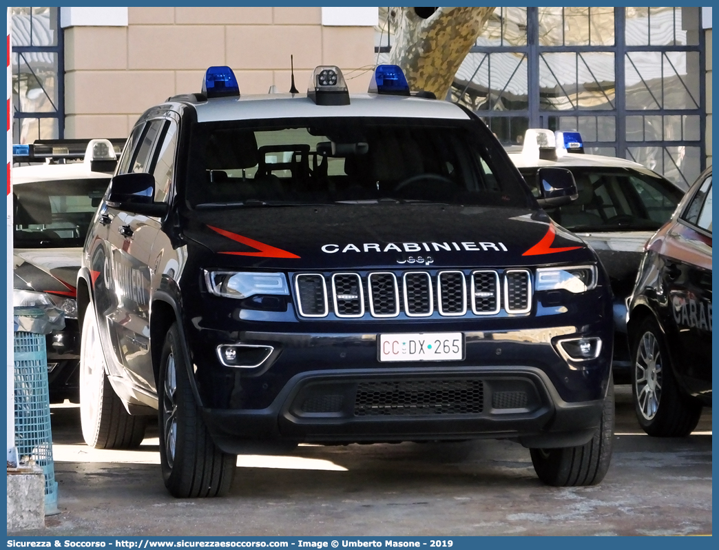 CC DX265
Arma dei Carabinieri
Aliquota di Primo Intervento
Jeep Grand Cherokee V serie
Allestitore Repetti S.r.l.
Parole chiave: CC;C.C.;Arma;dei;Carabinieri;Nucleo;Radiomobile;Jeep;Grand;Cherokee;API;A.P.I.;Aliquota;Primo;Intervento;Repetti