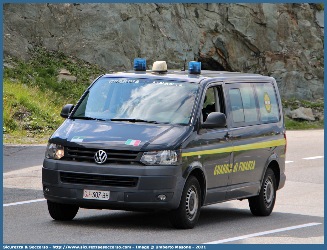 GdiF 307BH
Guardia di Finanza
S.A.G.F.
Volkswagen Transporter T5 restyling
Allestitore Focaccia Group S.r.l.
(variante)
Parole chiave: GdiF;GDF;Guardia di Finanza;S.A.G.F.;SAGF;Soccorso Alpino;Volkswagen;Transporter;T5;T 5;Caravelle;4 Motion;4 Motion