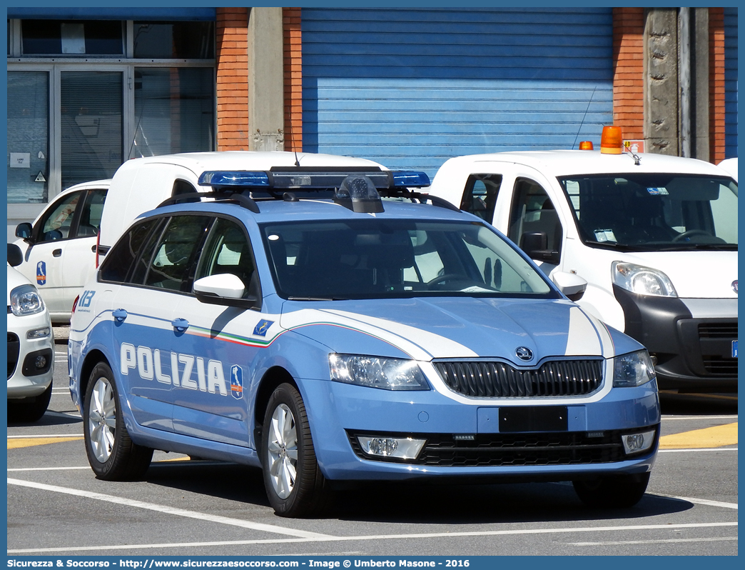 -
Polizia di Stato
Polizia Stradale
Autostrade per l'Italia S.p.A.
Skoda Octavia Wagon IV serie
Allestitore Focaccia Group S.r.l.
(III fornitura)
Parole chiave: Polizia di Stato;Polizia Stradale;Autostrade per Italia S.p.A.;Autostrade S.p.A.;Autostrade;Italia;Skoda;Octavia;Wagon;Station;SW;S.W.;Focaccia