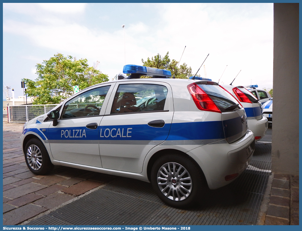 Polizia Locale YA409AK
Polizia Locale
Comune di Genova
Fiat Punto IV serie
Parole chiave: Polizia;Locale;Municipale;Genova;Fiat;Punto