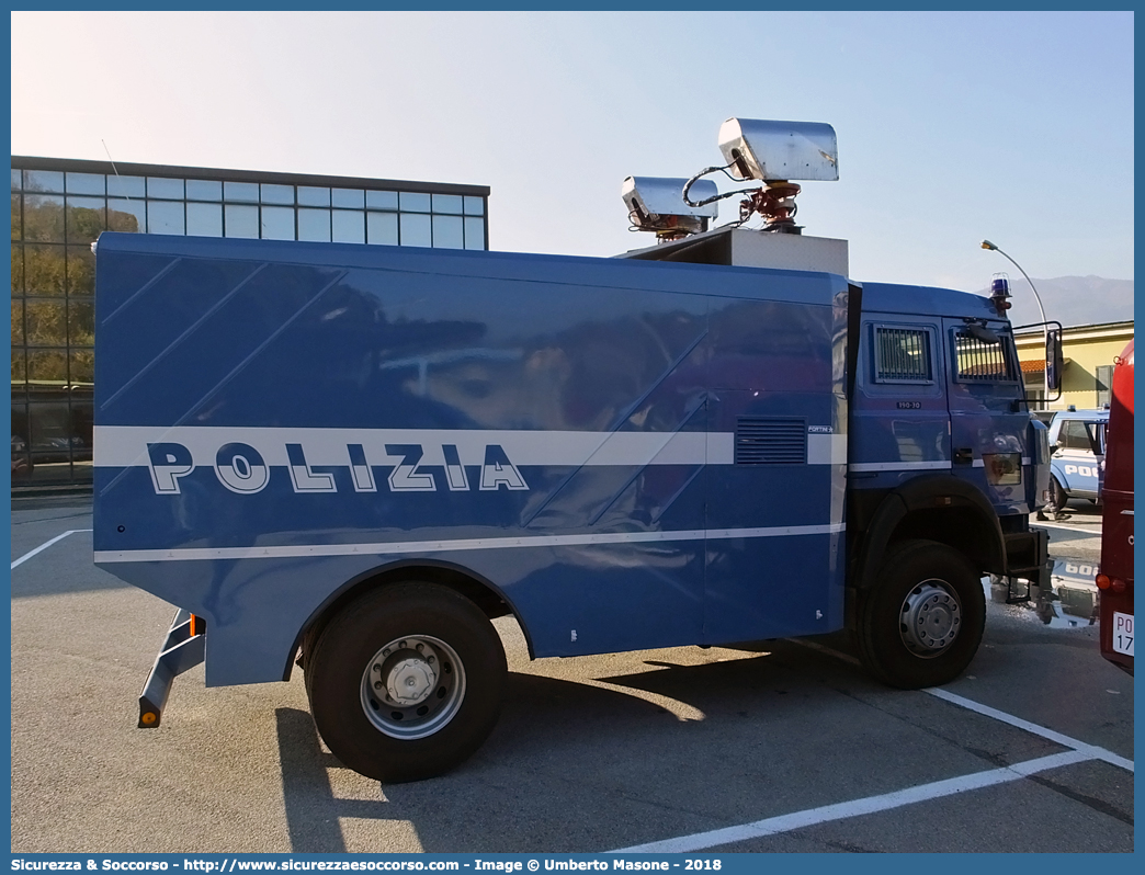 Polizia A7042
Polizia di Stato
Reparto Mobile
Iveco 190-30
Ricondizionato Fortini S.r.l.
Parole chiave: A7042;Polizia di Stato;Reparto Mobile;Ordine Pubblico;Iveco 190-30;Idrante;Fortini