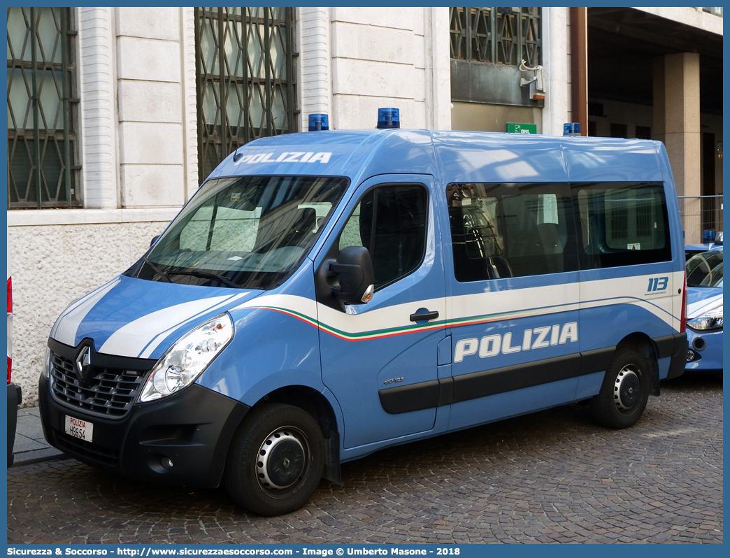 Polizia H9954
Polizia di Stato
Renault Master IV serie
Allestitore Focaccia Group S.r.l.
Parole chiave: PS;P.S.;Polizia;Stato;Pubblica;Sicurezza;Polizia di Stato;Renault;Master;Focaccia