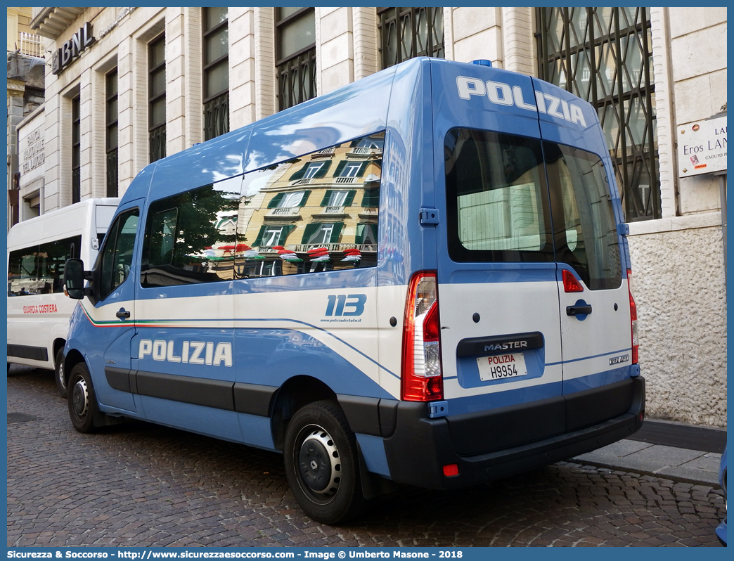 Polizia H9954
Polizia di Stato
Renault Master IV serie
Allestitore Focaccia Group S.r.l.
Parole chiave: PS;P.S.;Polizia;Stato;Pubblica;Sicurezza;Polizia di Stato;Renault;Master;Focaccia