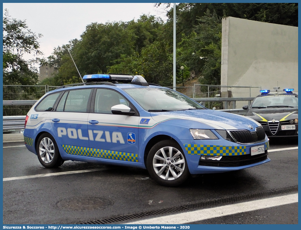 Polizia M3762
Polizia di Stato
Polizia Stradale
Autostrade per l'Italia S.p.A.
Skoda Octavia Wagon V serie
Allestitore Focaccia Group S.r.l.
(II fornitura)
Parole chiave: PS;P.S.;Polizia;di;Stato;Stradale;Autostrade per Italia S.p.A.;Skoda;Octavia;Wagon;Station;SW;S.W.;Focaccia