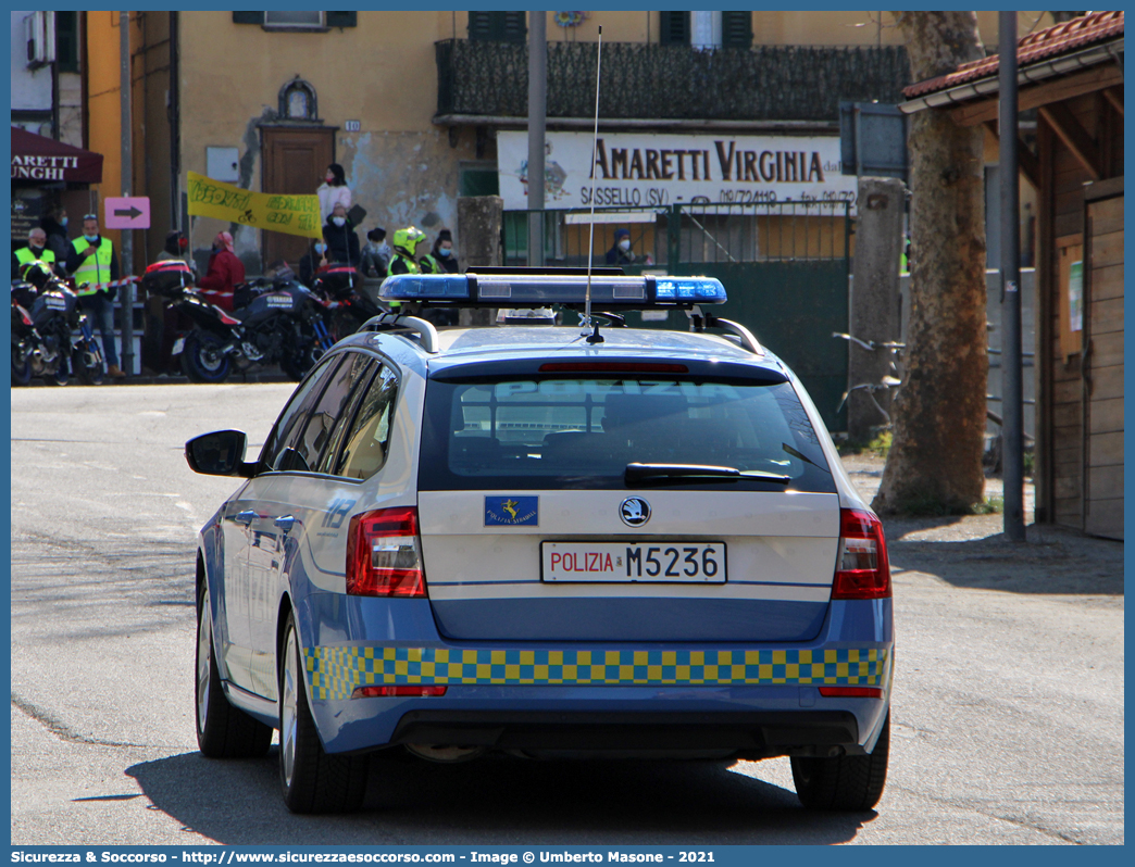 Polizia M5236
Polizia di Stato
Polizia Stradale
Skoda Octavia Wagon V serie
Allestitore Focaccia Group S.r.l.
Parole chiave: PS;P.S.;Polizia;di;Stato;Stradale;Skoda;Octavia;Focaccia