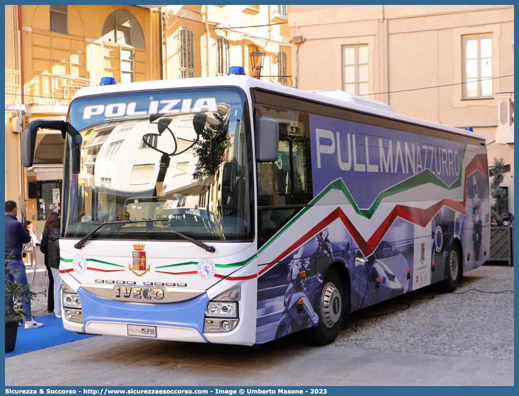 Polizia M6898
Polizia di Stato
Polizia Stradale
Iveco Crossway II serie "Pullman Azzurro"
Allestitore Elevox S.r.l.
Parole chiave: Polizia;Stato;Polizia di Stato;Stradale;Iveco;Crossway;Pullman Azzurro;Elevox