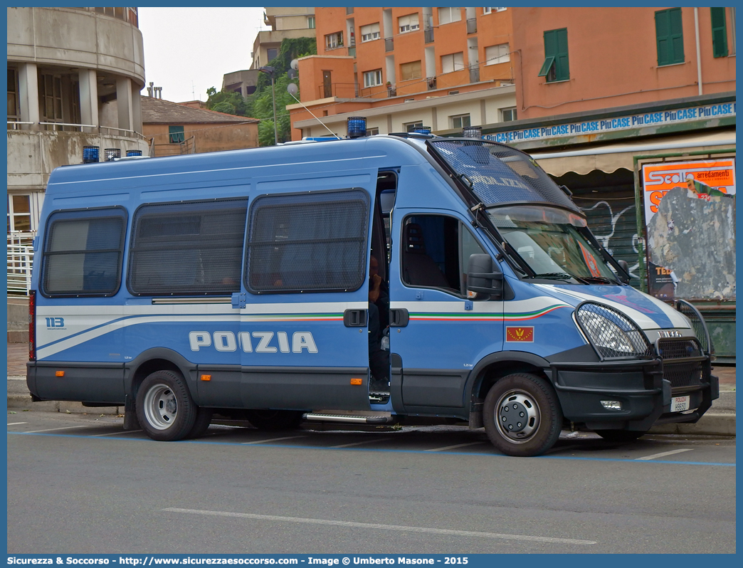 Polizia H9650
Polizia di Stato
Reparto Mobile
Iveco Daily 50C17 V serie
Allestitore Sperotto S.p.A.
Parole chiave: PS;P.S.;Polizia;Polizia di Stato;Reparto Mobile;Ordine Pubblico;Iveco;Daily;Sperotto