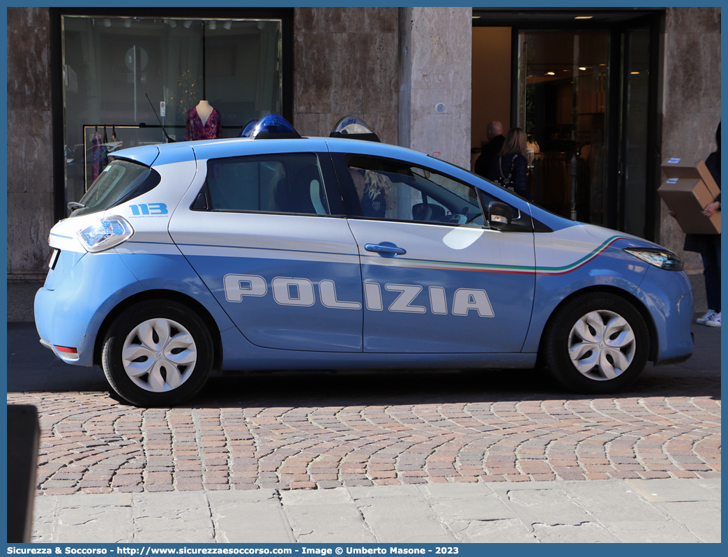 Polizia M3815
Polizia di Stato
Renault Zoe I serie
Parole chiave: PS;P.S.;Polizia;di;Stato;Pubblica;Sicurezza;Renault;