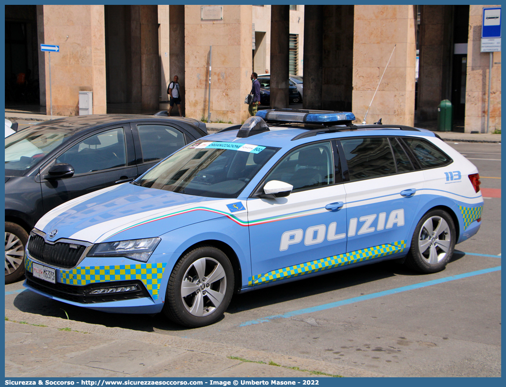 Polizia M6373
Polizia di Stato
Polizia Stradale
Skoda Superb Wagon III serie restyling
Allestitore Focaccia Group S.r.l.
Parole chiave: PS;P.S.;Polizia;di;Stato;Stradale;Skoda;Superb;Focaccia